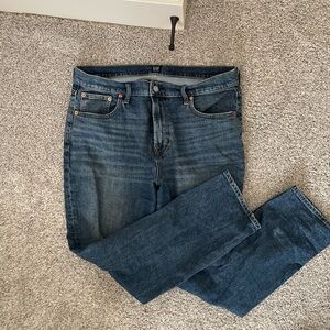Gap women’s size 32 (14) cropped jeans